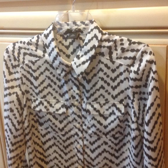 Ann Taylor Petite long sleeves black & white shirt - Picture 3 of 4